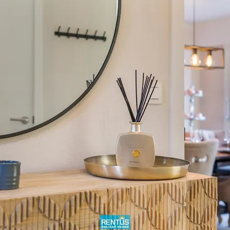 Zee En - With Garden And Parking *