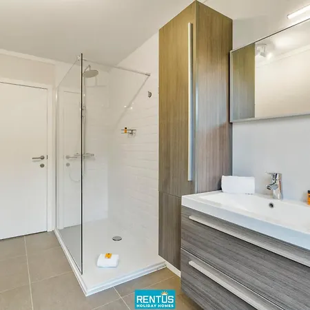 Zee En - With Garden And Parking