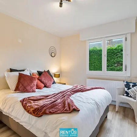 Zee En - With Garden And Parking *