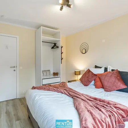 Zee En - With Garden And Parking