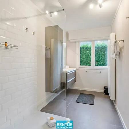 Zee En - With Garden And Parking Дом отдыха *