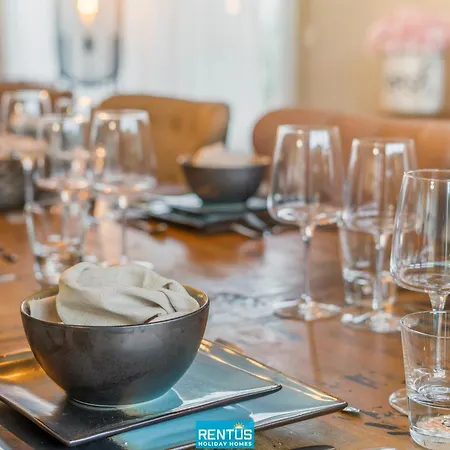 Zee En - With Garden And Parking *