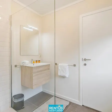 Zee En - With Garden And Parking ミデルケルケ