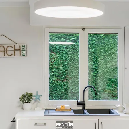 Zee En - With Garden And Parking *