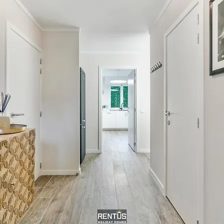 Zee En - With Garden And Parking *