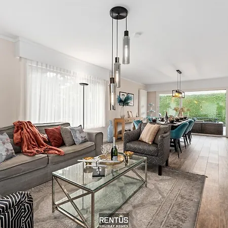 Zee En - With Garden And Parking *